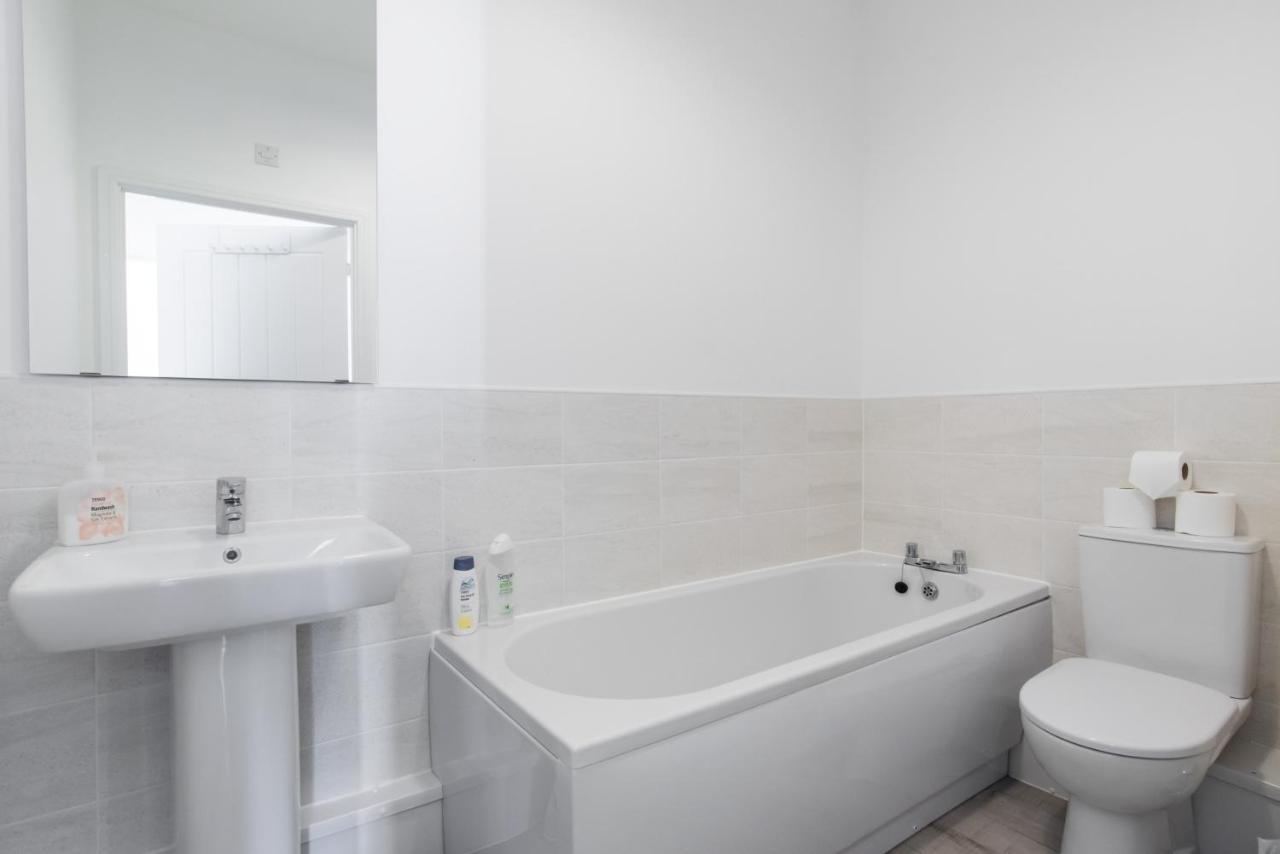 Raphael Heights Apartment Newport  Ngoại thất bức ảnh