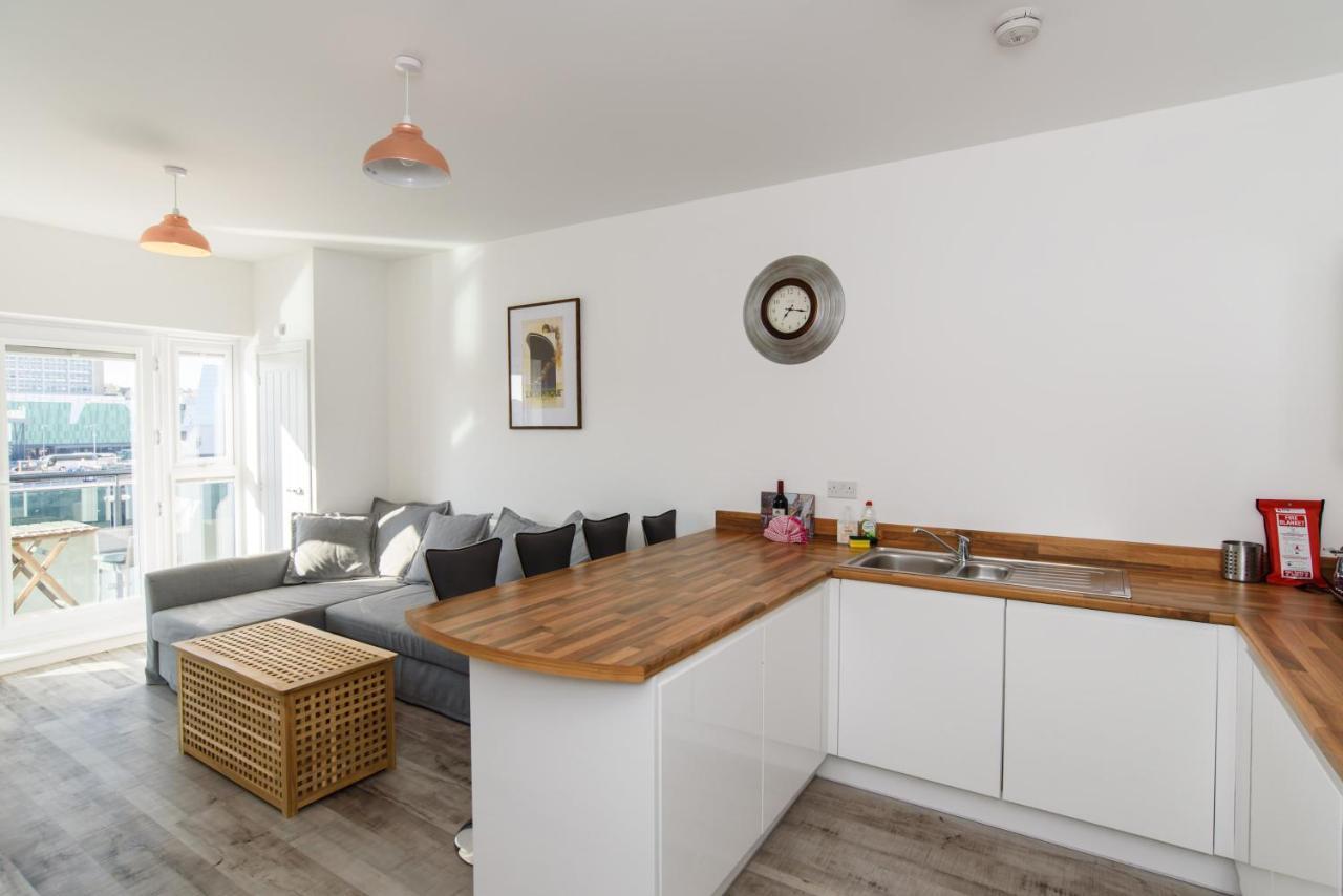 Raphael Heights Apartment Newport  Ngoại thất bức ảnh