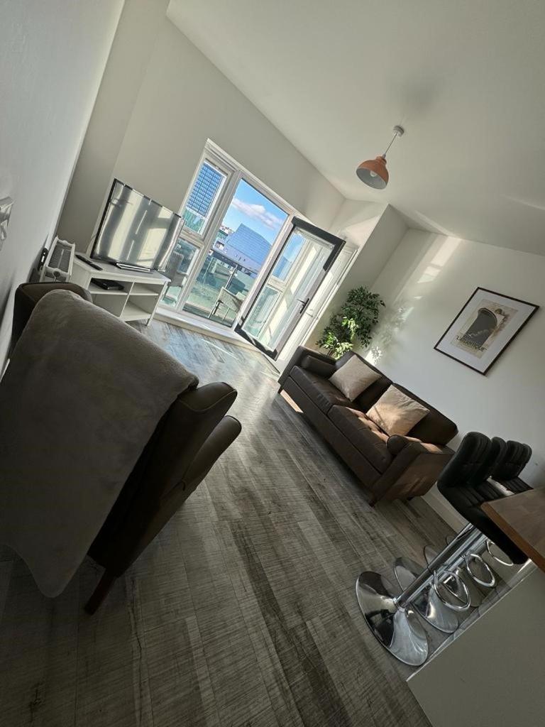 Raphael Heights Apartment Newport  Ngoại thất bức ảnh
